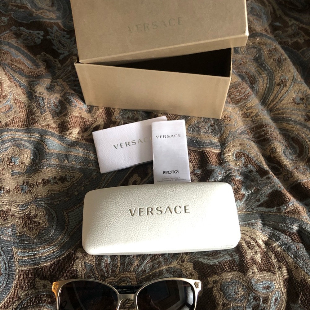 Sunglasses - Picture 4 of 5